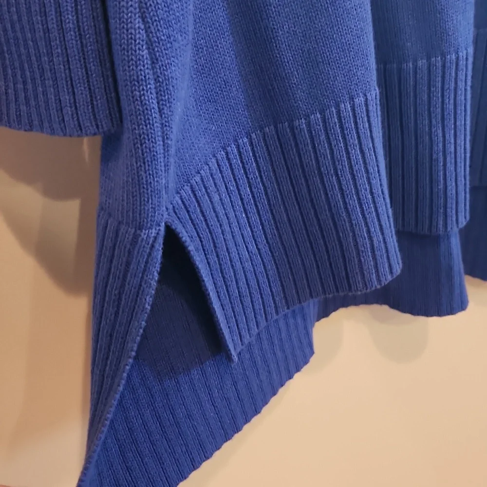 Isaac Mizzrah LiVE Blue V-Neck Women's Sweater Size 1x - Picture 4 of 7